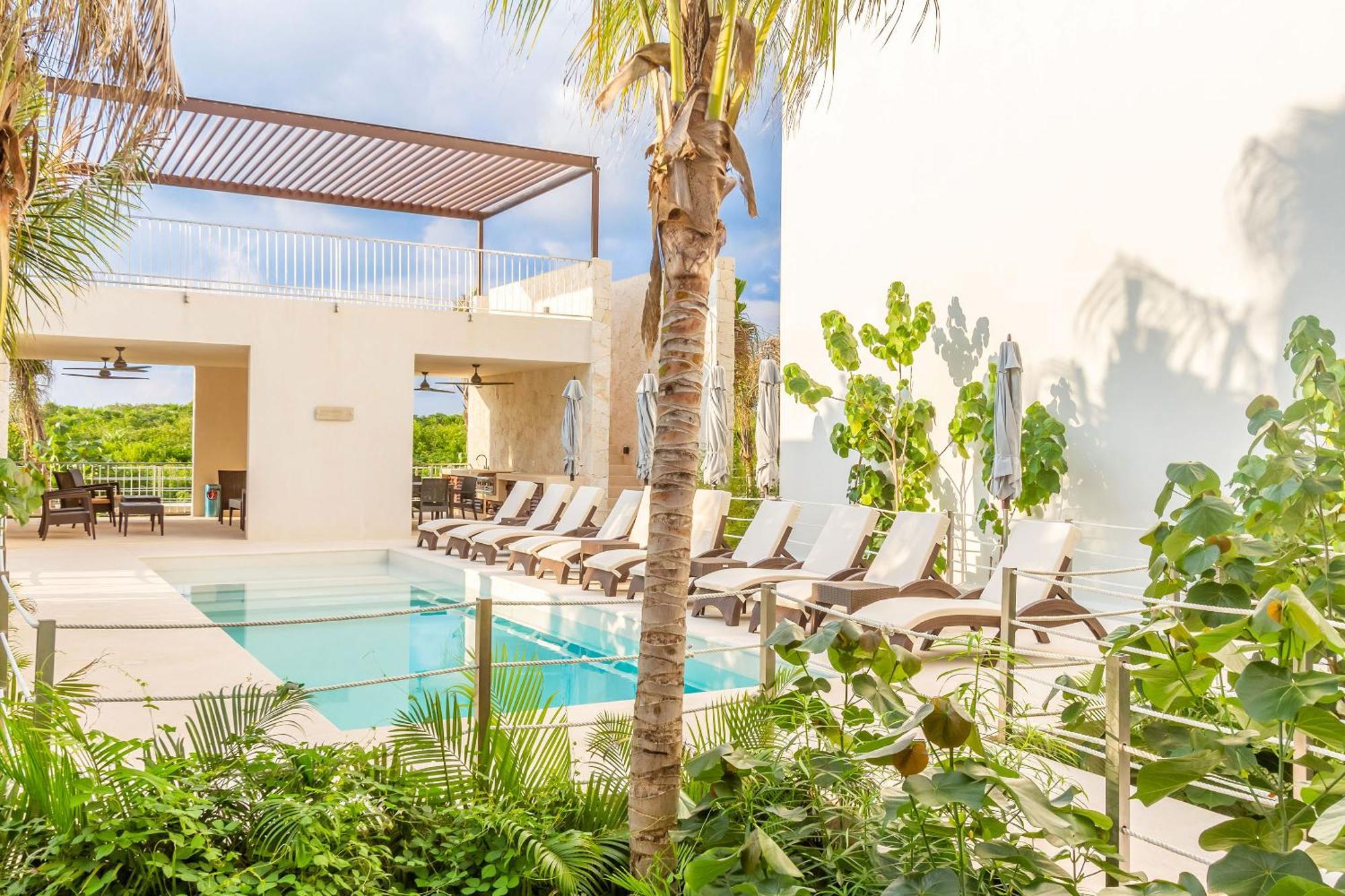 Santamar By Tao Beach Condos With Pool & Walk To Ocean Акумал Екстериор снимка
